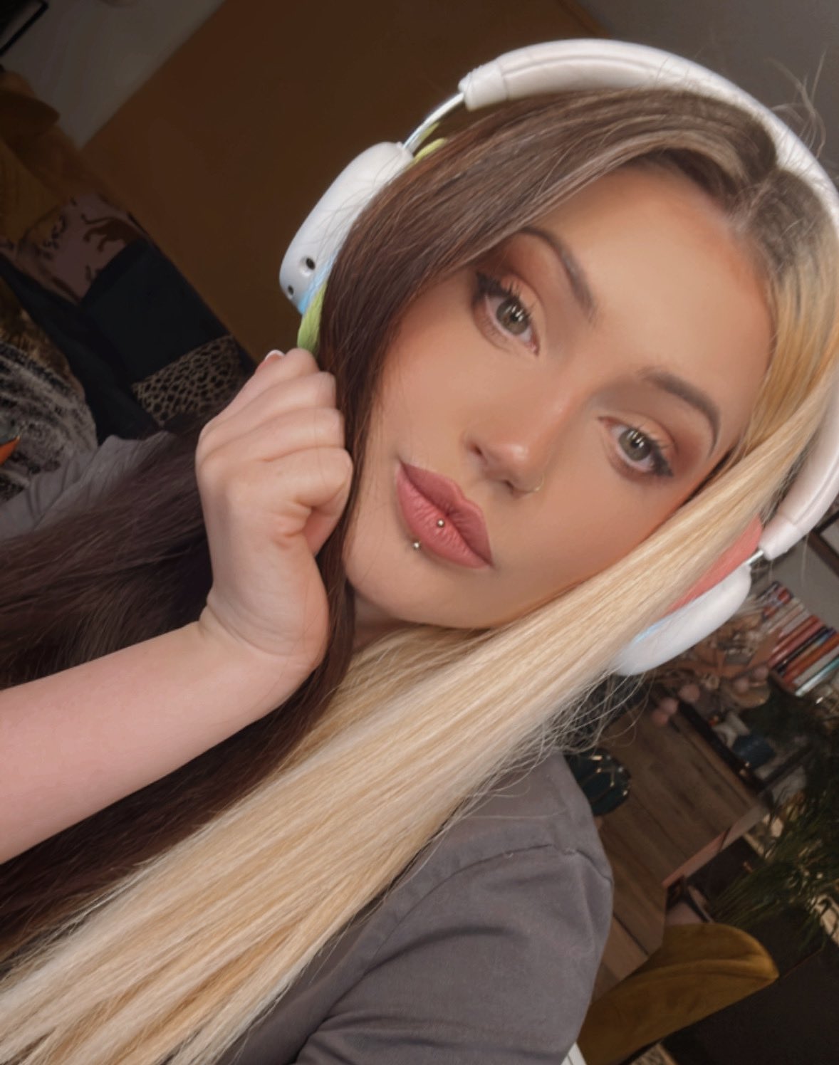 djarii on Twitter: "Live https://t.co/mUBLdSmm1w 💛 https://t.co/aHWGl8IfRf" / Twitter