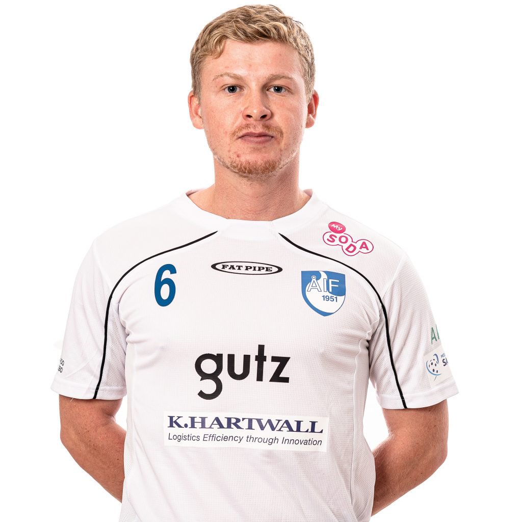 Huomenna äänitellään uutta jaksoa jälleen loppuillasta!

Jaksossa vieraana Inssi-Divarin elävä legenda Petri Kuitunen. Kysymyksiä Petelle otetaan vastaan täällä julkisesti tai yksityisviesteillä! #salibandy #inssidivari