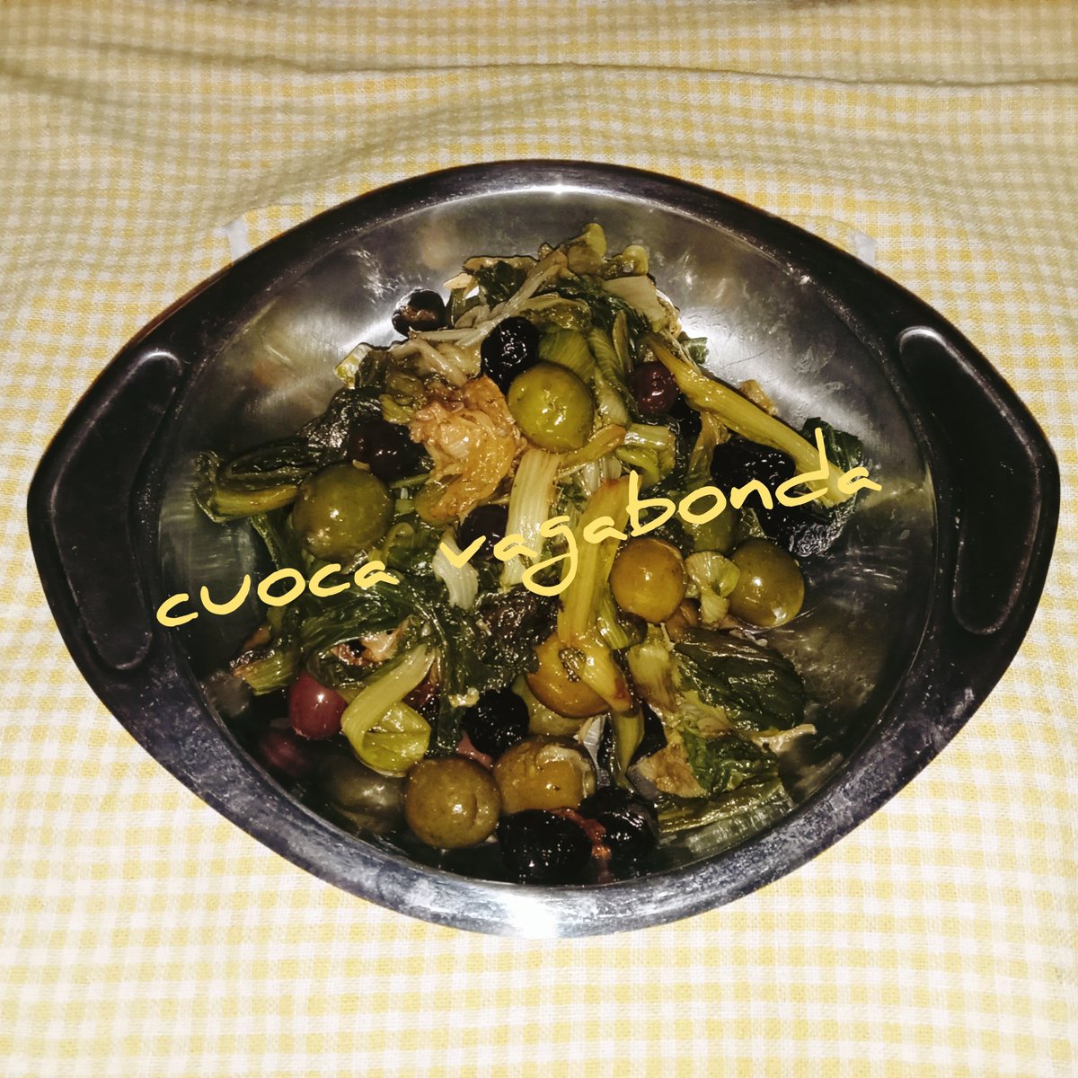 CuocaVagabonda's tweet photo. Scarole in padella con le Olive
#mercoledì #cena #scarole 

la ricetta è sul mio blog 👇https://t.co/XjllRdaBt5
clicca sulla pagina "cuciniamo insieme"

se provi una mia ricetta, taggami #cuocavagabonda https://t.co/Dsga3RlFZK