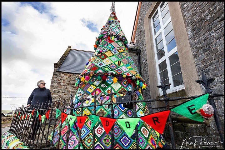 MarkPassmorePix's tweet photo. The Crocheted Christmas Tree makes an appearance at Appledore in North Devon in time for the festive period.
The tree is a community effort and was completed by the Appledore Community crafters #devonlife #westcountry #pressphotography #pressphotographer #craft #crochet https://t.co/vWLB7SNZTB