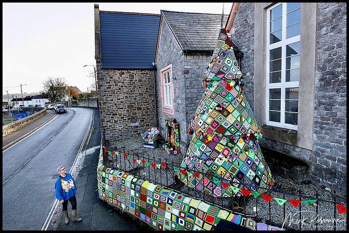 MarkPassmorePix's tweet photo. The Crocheted Christmas Tree makes an appearance at Appledore in North Devon in time for the festive period.
The tree is a community effort and was completed by the Appledore Community crafters #devonlife #westcountry #pressphotography #pressphotographer #craft #crochet https://t.co/vWLB7SNZTB