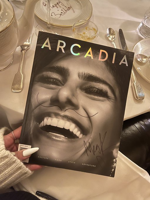 Watch Mia K.'s leaked NSFW photo on TwXstars