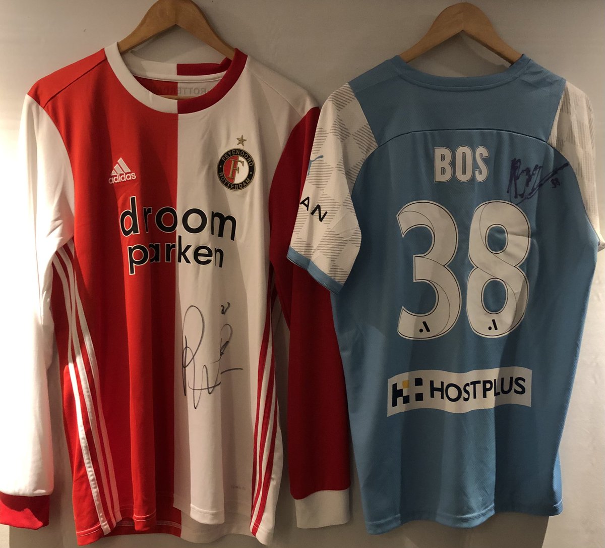 Collectie uitgebreid. De ene linkspoot heeft al historie geschreven en de ander is hard op weg historie te schrijven. #feyenoord  #Melbourne frontpagefootball.net/post/youth-in-…