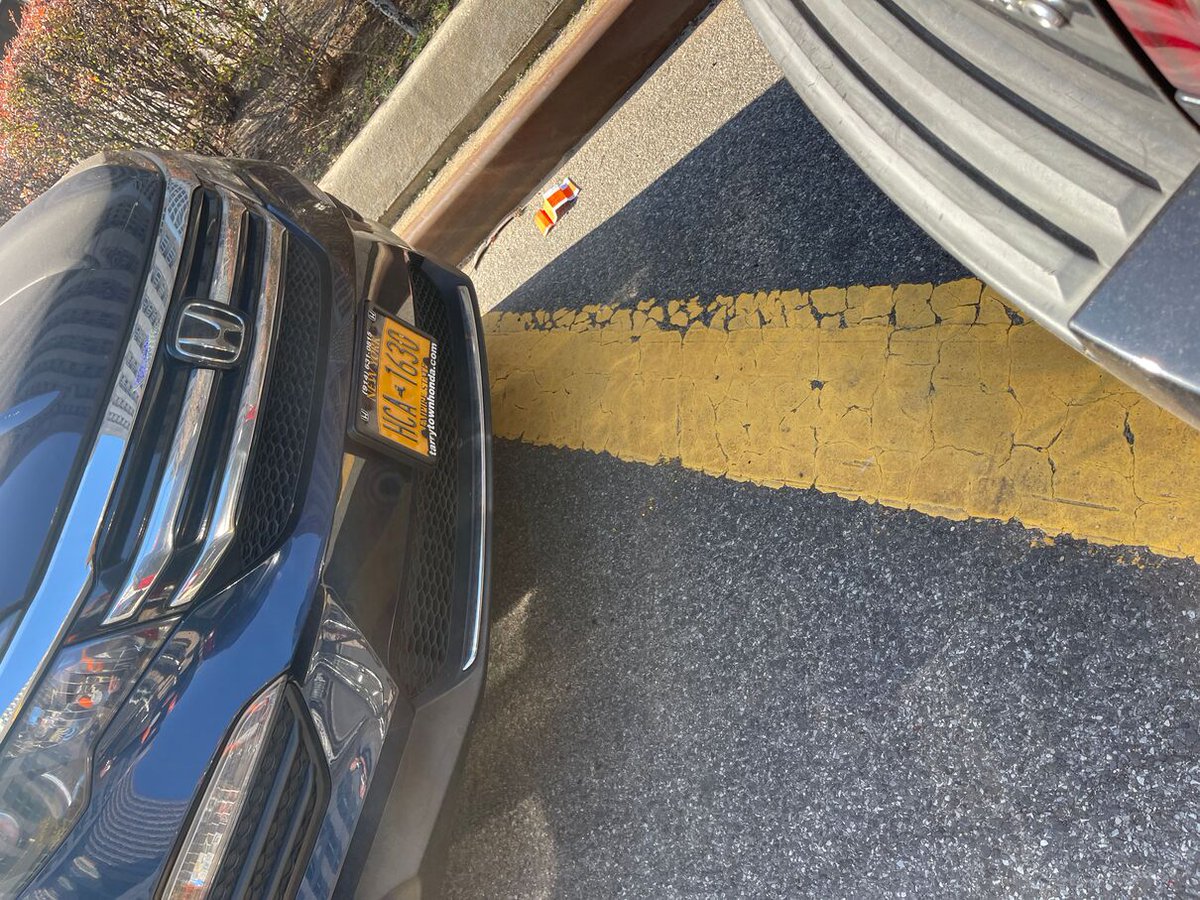 Reported_NYC's tweet photo. HONDA Pilot driver HCA1630 parked illegally near 360 Brooklyn Bridge Blvd on November 23. This is in Brooklyn Community Board 02 &amp; #NYPD84. #VisionZero https://t.co/6dp7l3kxaX