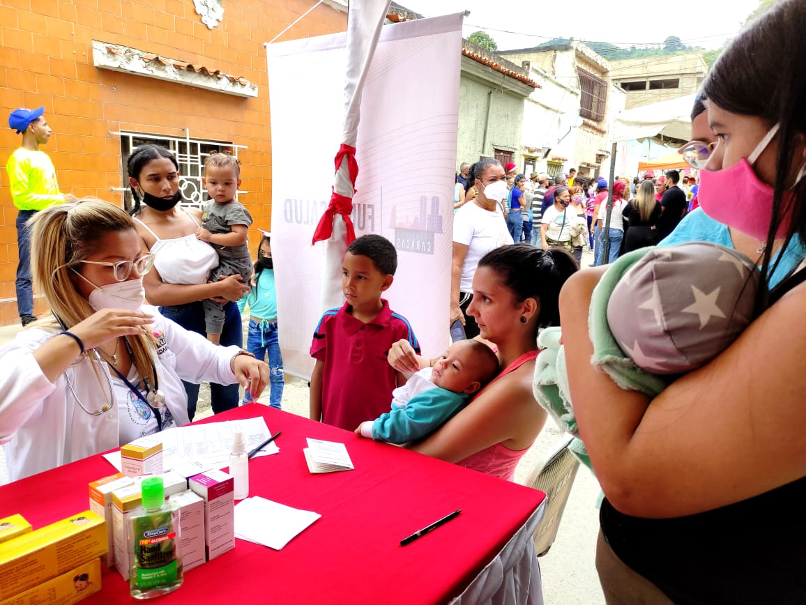 fundasaludccs's tweet photo. Hoy #23denov Fundasalud GDC continúa con las Jornadas de Salud Integral Comunitaria, que en esta oportunidad tuvo lugar en la Parroquia Altagracia frente al Liceo Agustín Aveledo.
.
.
.
.
@Nahumjfernandez @AlexanderNebre2 @Yennymao
#FelizCumpleanosPdteMaduro https://t.co/Bk14d0lTHK