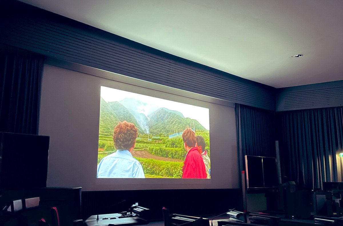 ZiF_Bi's tweet photo. …and we have popcorn!🎉 „The Fire Within“ by Werner Herzog happening at #ZiF right now: @ultraplinian @ejrohland @JonathanDonges @MDFrachetti @ClaudiaTimmreck https://t.co/jh5Twitn6W