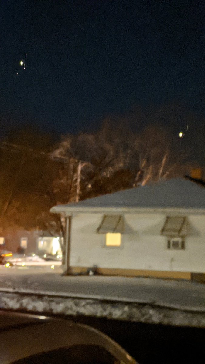 SScheppner's tweet photo. capture last night NW Indiana zoomed in on 2nd pic#UFOSightings https://t.co/LA8fScF4ZI