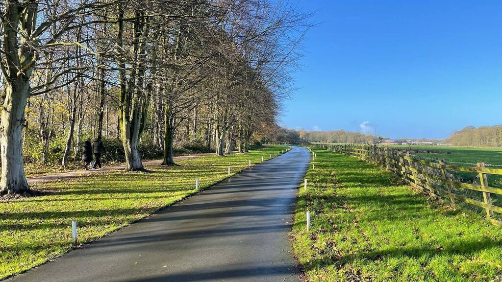 SteveRichards's tweet photo. Cycling and walking today in between the showers #notjustgardening https://t.co/E8NdPNaxuQ