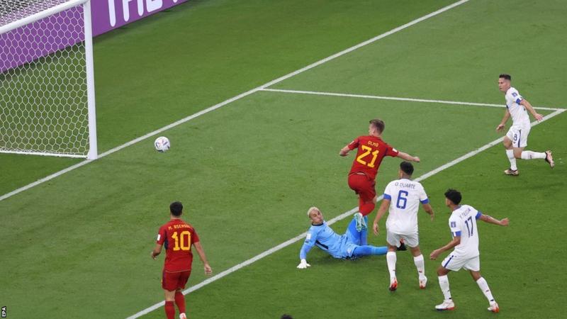 PakPassionSport's tweet photo. Spain produced a sparkling passing performance to outclass Costa Rica and start their World Cup in sensational style with a comprehensive 7-0 win #FIFAWorldCup #SPACOS https://t.co/oxshuzZ6fC