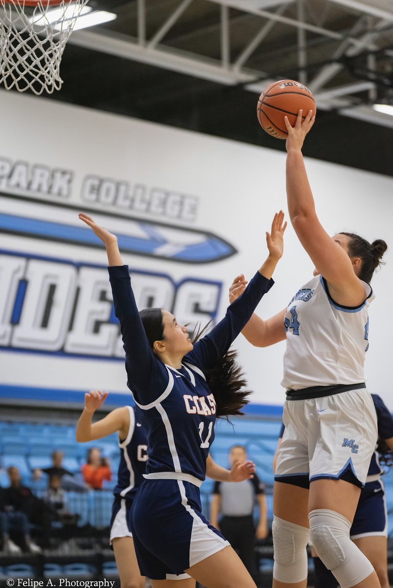 moorparkwbb's tweet photo. GAME DAY! 
🗓️ Nov 23rd 
🆚 Glendale College 
⏰ 5PM
📍 Raider Pavilion 
@MC_Raiders 
#WeAreMC https://t.co/n68duuGnSt