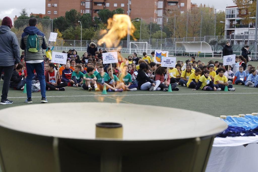 El deporte nos hace iguales, nos empodera y nos enseña a afrontar retos juntos para superarlos.

Hoy apagamos la llama de la I Olimpiada Escolar de #Villaverde

Gracias a los coles participantes, a la <a href="/JMD_villaverde/">JMD Villaverde</a> y @foroempresasMAD por hacerlo posible

diario.madrid.es/blog/notas-de-…