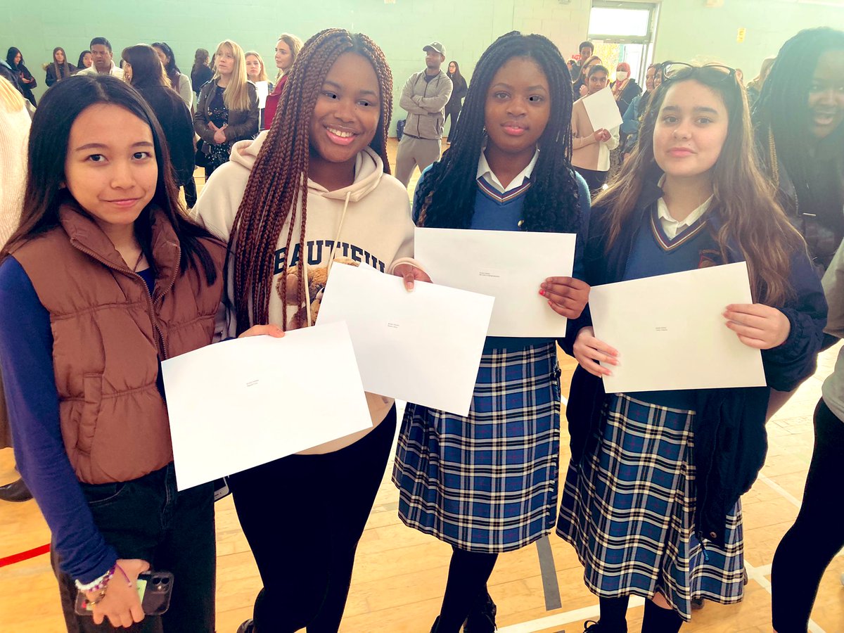 cpsetanta's tweet photo. Congratulations to our 5th year and TY students who received their JC results today. Happy faces all round! 😃 We are extremely proud of you all! 👏🏻 #bród https://t.co/sTqL2mFfjd