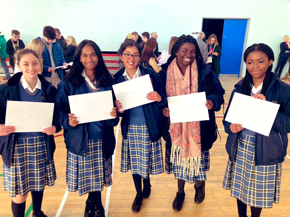 cpsetanta's tweet photo. Congratulations to our 5th year and TY students who received their JC results today. Happy faces all round! 😃 We are extremely proud of you all! 👏🏻 #bród https://t.co/sTqL2mFfjd