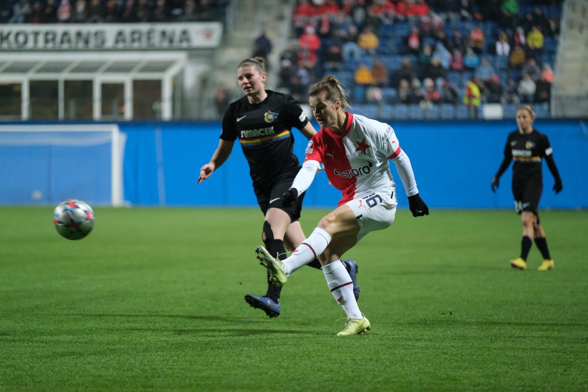 SlaviaZeny's tweet photo. 📸 | Momentky z prvního poločasu! #slapol https://t.co/bTEhHr4iT6