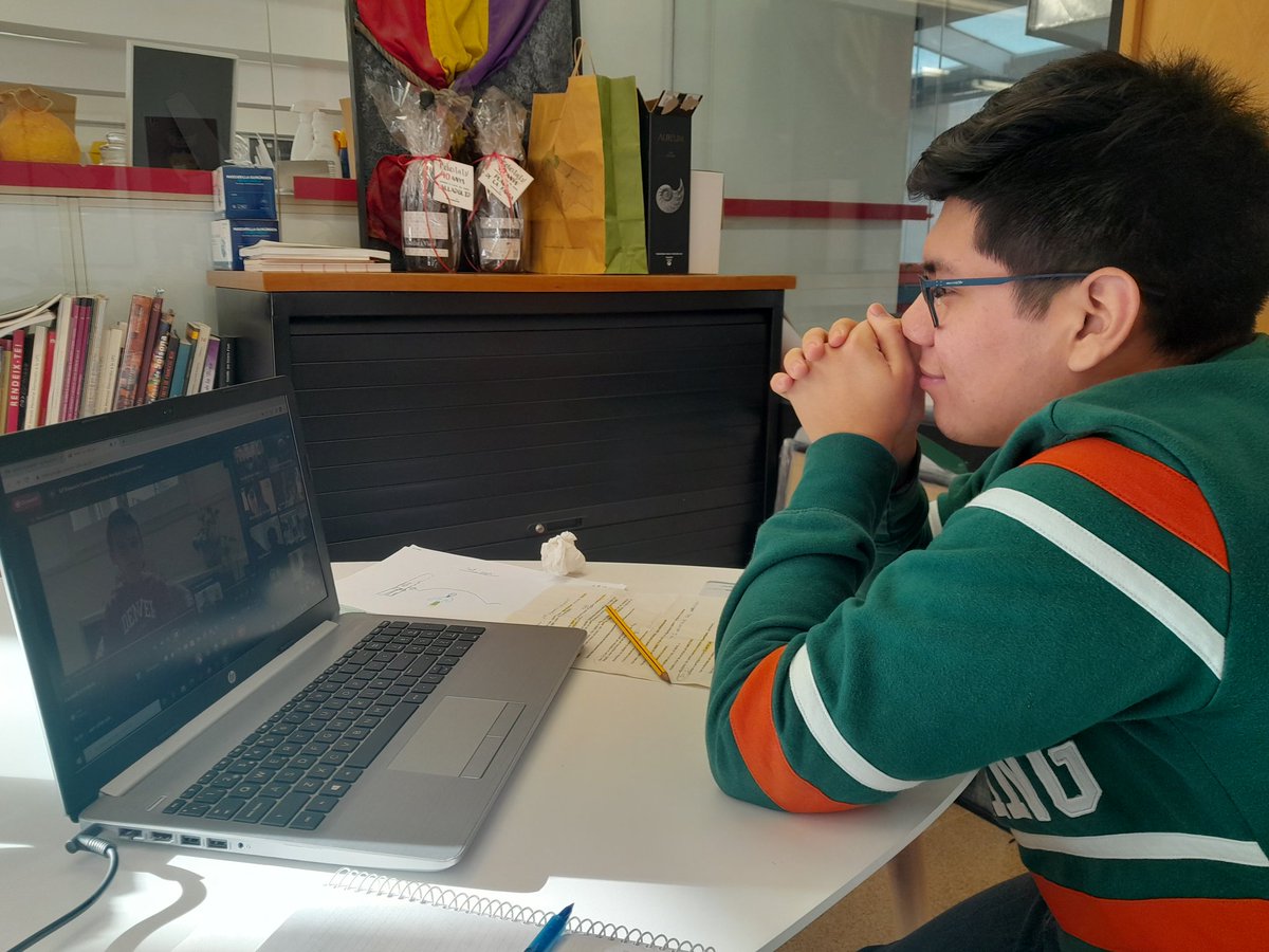 secretariat_shb's tweet photo. Avui el Juan, alumne i voluntari a l'#AprenemCompartint ha explicat com els infants i joves participen al projecte i què és important per fer-ho. "Totes les opinions són igual de vàlides, de P3 a batxillerat. I t'equivoques, no passa res." Hem après molt de tothom! Gràcies! 🙌🏽😍 https://t.co/9IoI9pkgoa