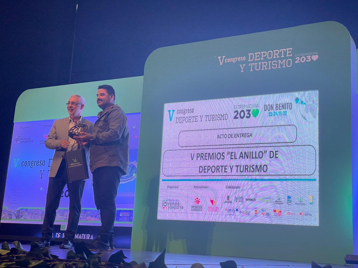 La #FEXO recibe el premio «El Anillo» 2022 a la mejor iniciativa de Cooperación Transfronteriza en materia de Deporte y Turismo. 
fexo.org/la-fexo-recibe… 

#Orientación #Orienteering @DXTextremadura <a href="/FJyD/">Fundación Jóvenes y Deporte 🅵🅹🆈🅳 💚🤍🖤</a>