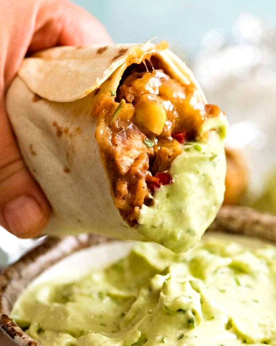 Add the delicious flavour of an authentic Mexican guacamole to any meals with Clemente Jacque’s #Guacamole Sauce with Serrano Pepper, with medium level of spiciness. Get it delivered anywhere in the UK, buy here: bit.ly/32HVpNv