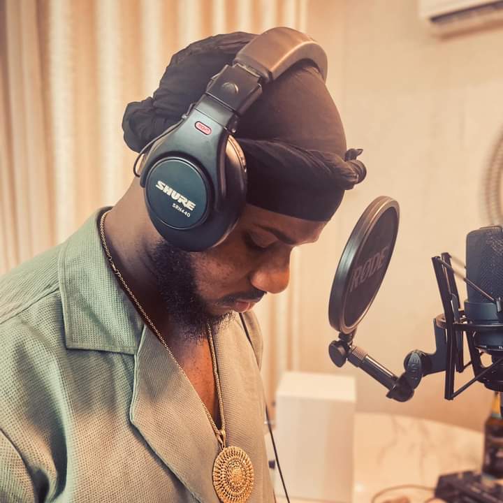 tvmusicsl's tweet photo. Afro pop sensation @rahim_dewezard release his album title "MEET ME IN FREETOWN." https://t.co/jBM0fVZ9zO
#NewMusic #outnow 
#hejenahentertainment #rara
#mamusicsl #tvmusicsl https://t.co/Nz6FpJtmQl