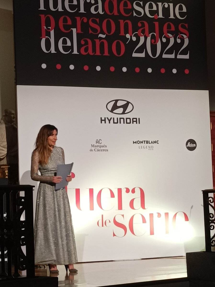 La periodista @RuthMendezT5 es la maestra de ceremonias de los #premiospersonajesfs 2022 de @fueradeserie