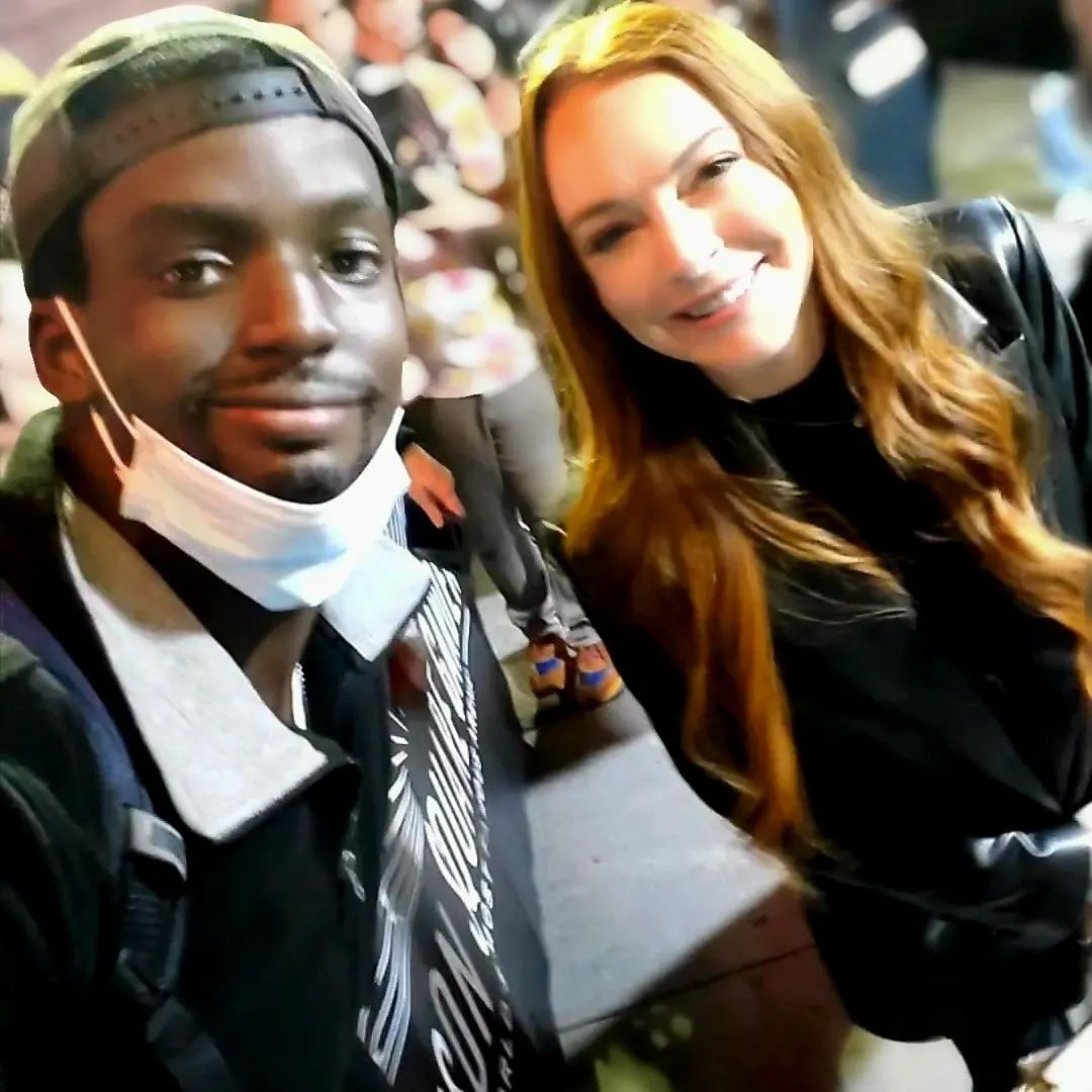 Lindsay Lohan Fan Updates on Twitter: "Lindsay Lohan with a fan at