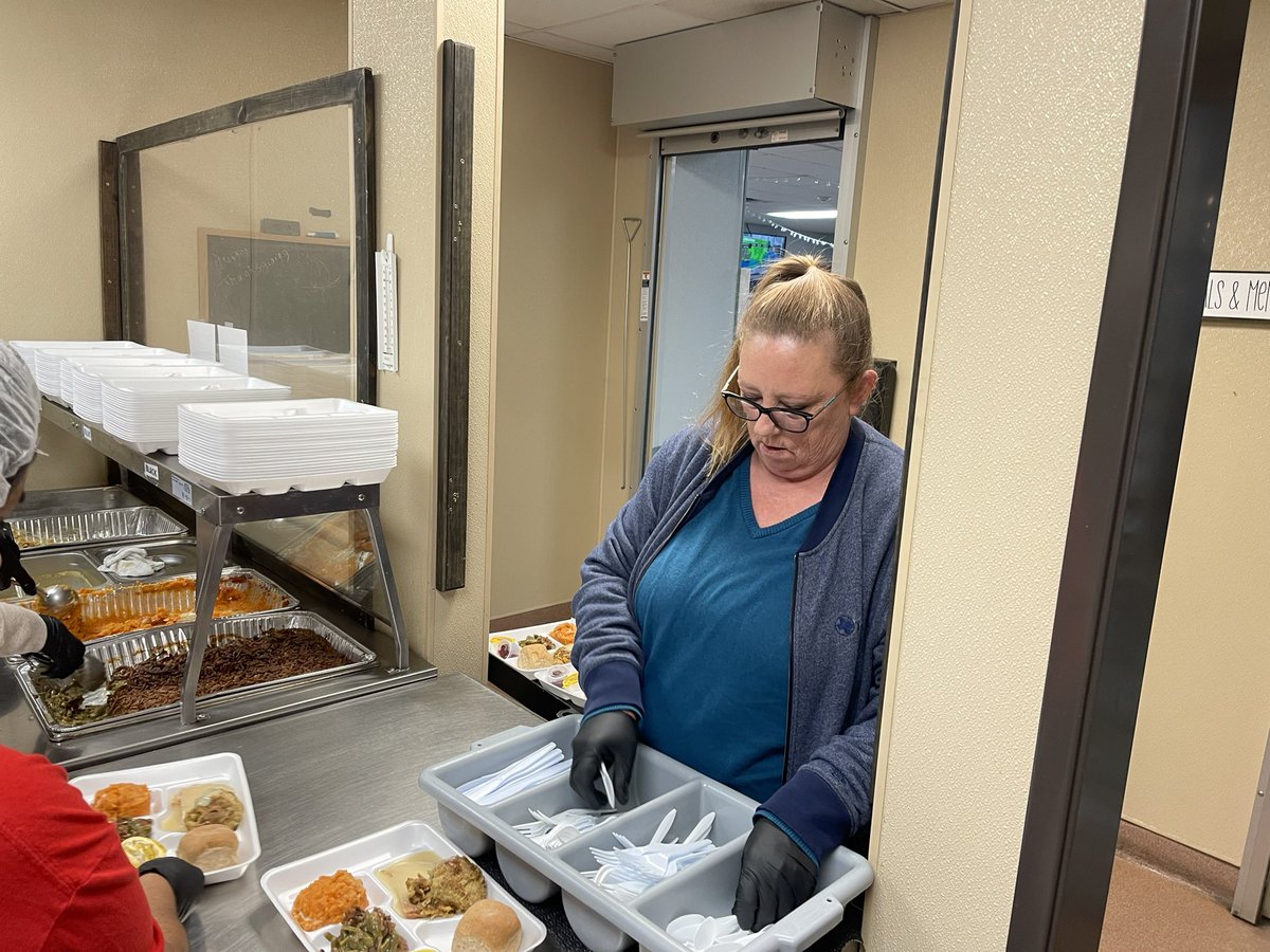 danielhutson's tweet photo. @_TexasBank_ served the @CityofBrownwood senior citizens their #Thanksgiving2022 feast. https://t.co/QCP1nrrrw5