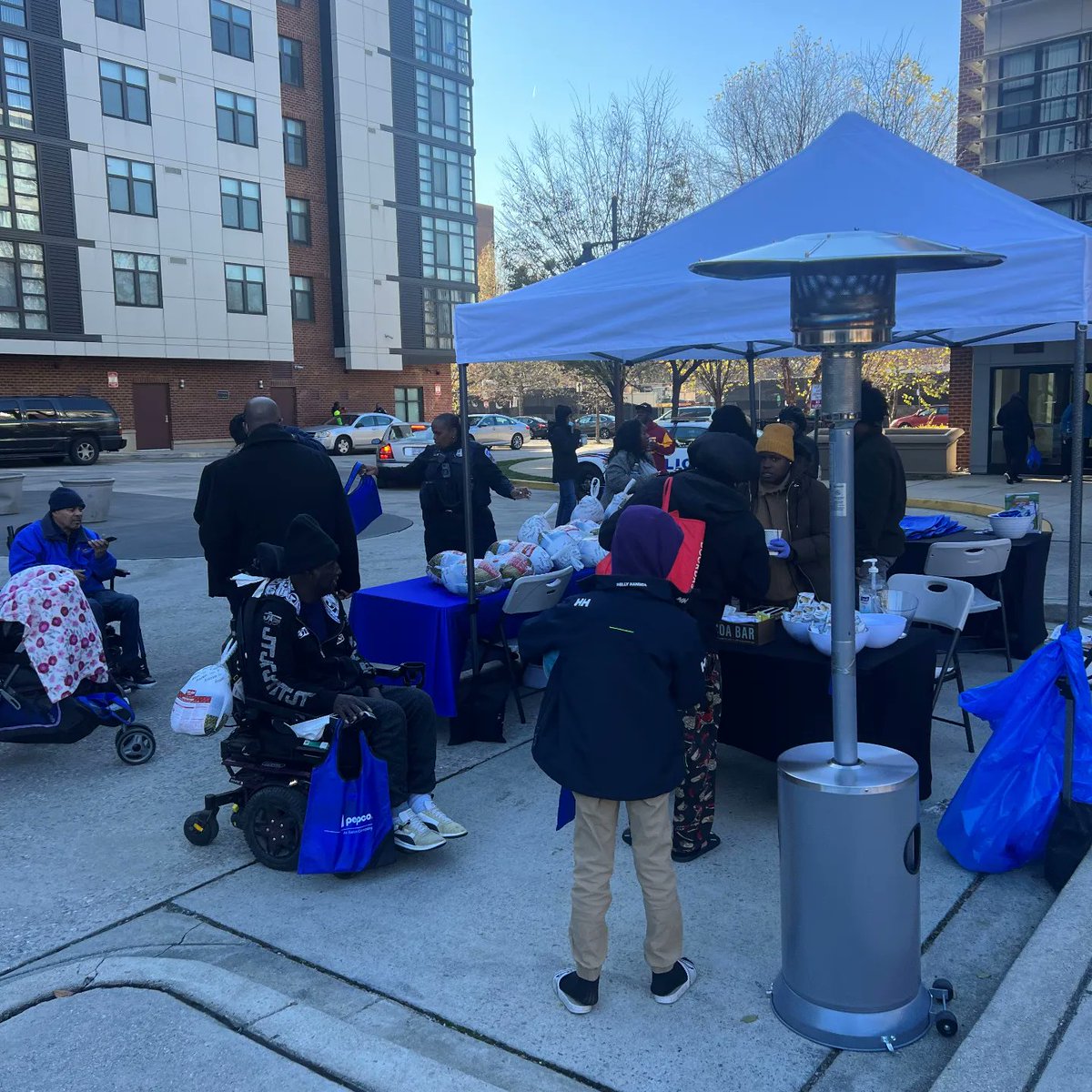 TBAconnects's tweet photo. TB&amp;A was proud to support @PepcoConnect and the #CapitalGrid Project team with a Thanksgiving Turkey Giveaway on #GivingTuesday. Pepco partnered with Columbus Property Management and the @DCPoliceDept to distribute 150 turkeys to several the Mount Vernon Substation community. 💜 https://t.co/vJvOKhaFU3