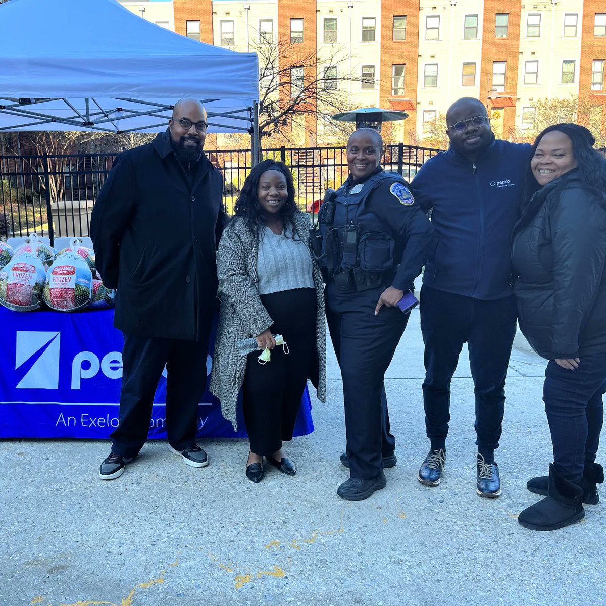 TBAconnects's tweet photo. TB&amp;A was proud to support @PepcoConnect and the #CapitalGrid Project team with a Thanksgiving Turkey Giveaway on #GivingTuesday. Pepco partnered with Columbus Property Management and the @DCPoliceDept to distribute 150 turkeys to several the Mount Vernon Substation community. 💜 https://t.co/vJvOKhaFU3