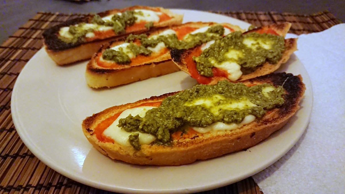 Delicious dinner with focaccia from Bakery Andante, mozzarella, tomato and pesto.
You can also enjoy Bakery Andante's bread from our store in Blackhall! 😍 #edinburgh #edinburghbakery #Wednesday