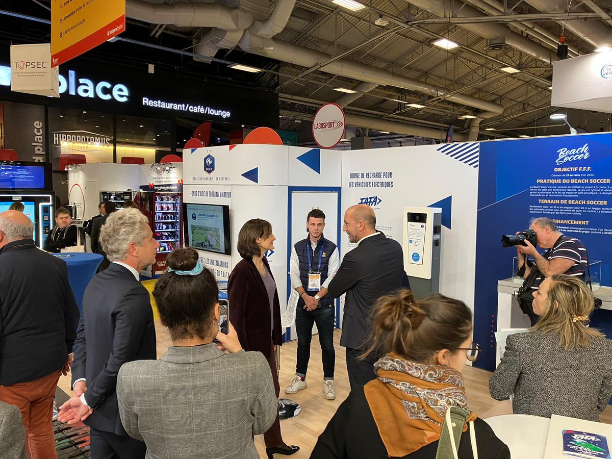 sgrimault1's tweet photo. Très fier d’avoir échangé quelques minutes avec Madame la Ministre @AOC1978 sur le stand de la @FFF à l’occasion du Salon des Maires 2022. Ecomobilité, terrains de foot de proximité, financements FAFA et bien sûr @equipedefrance Allez les Bleus !🇫🇷🇫🇷🇫🇷 https://t.co/4K1NYKQUO1