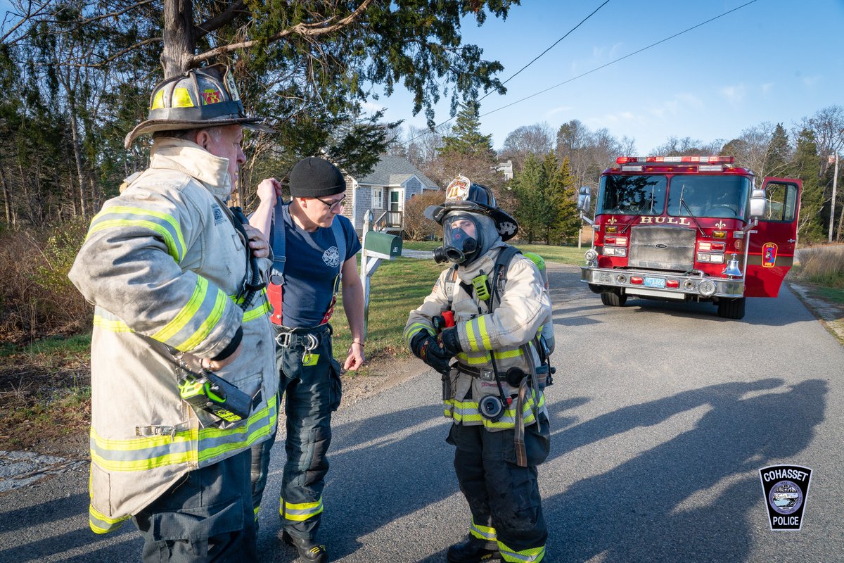 #heycohasset - Working fire on Joy Place today @ 8:40am.  Kitchen fire was quickly knocked down by arriving officers and firefighters. Thank you <a href="/hullfire/">HullFireLocal1657</a> &amp; <a href="/SFDLocal1464/">ScituateFirefighters</a> for mutual aid. House is uninhabitable now due to fire. Resident being taken care of by her family.