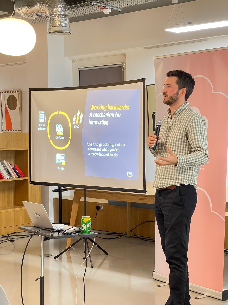 SiliconBrighton's tweet photo. #brightoncloud is here @spacesworks with a talk from #roberthodges well underway. This evening we are learning the ins and outs behind Amazonโs culture of Innovation. https://t.co/eSgyaj9mV4