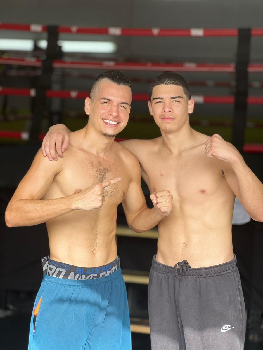 andree_gitano's tweet photo. Terminando el entrenamiento del día de hoy con mis compañeros de Miami florida 
#GypsyPower
#Apasionadosporelbox
#MiamiFlorida https://t.co/jWfY6Hk359