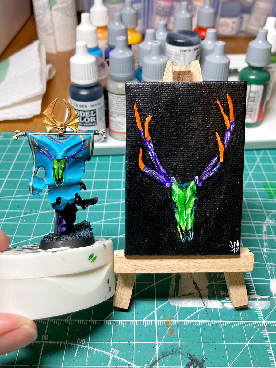 NevalainenJuho's tweet photo. ”On tämä saatana työmaa”.
Even thou i have some experience in miniature canvas painting FREEHANDING A BANNER is a bit beyond my pay grade. Took me 2-3h to paint the base values and the reindeer skull which is based on my artist logo #WarhammerCommunity #ageofsigmar #freehanding https://t.co/miFYzZvMRl