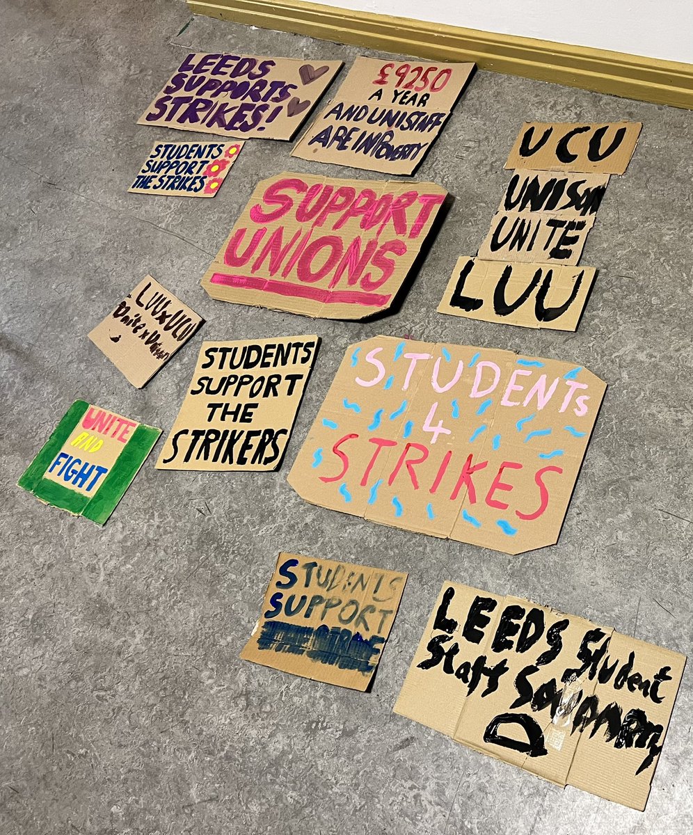 SSSLeeds's tweet photo. Thanks to everyone who came to our banner making social with @LUULGBTSoc, it was great to see students from different societies making some excellent banners!

See important information below about strikes. TL;DR: See you at 11.30am at the Parkinson Building steps TOMORROW ✊️ https://t.co/JXUnSM3mOC