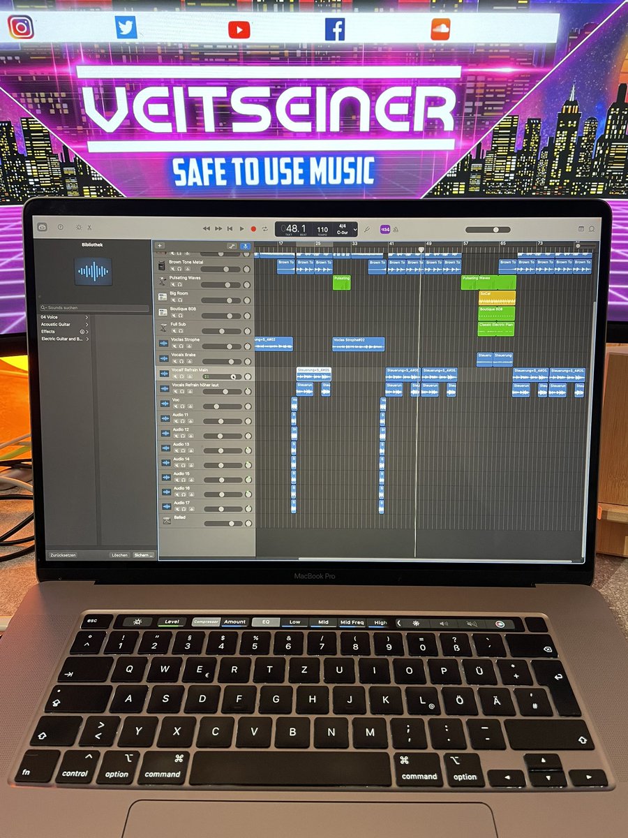 VeitSeiner's tweet photo. Ein neuer Song ist fertig. Bis zur Veröffentlichung müsst ihr aber noch ein bisschen warten
#gamingmusic #gamermusic #gaming #dmcafree #dmcafreemusic #music #streamer #twitch #TwitchDE #safetouse #electronic #electronicmusic #garageband #retro #gamer #singer #singersongwriter https://t.co/gfg46HFQRh