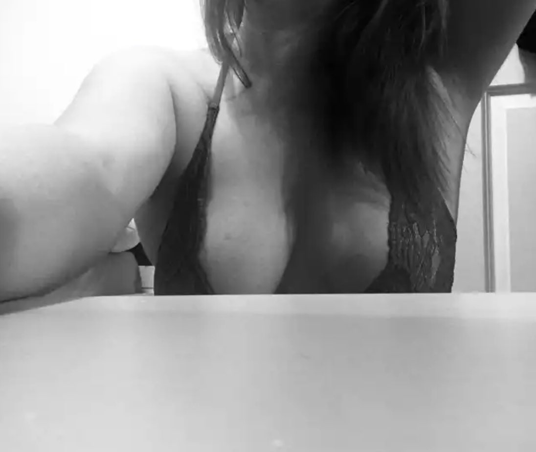 embracedtouch's tweet photo. Both new to nsfwtwt just wanting to show off
#nsfwtwt

Lottie:
- 24
- straight
- submissive, breeding kink

Zayn:
- 26
- bisexual
- hard &amp; soft kinks

rt &amp; like to be moots! https://t.co/3g2oi1auNy