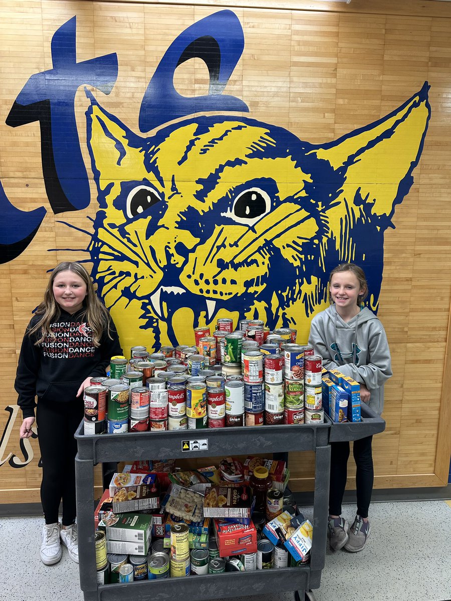 GRWildcatsAD's tweet photo. Thanks to everyone from G-R & Audubon who donated canned food, winter clothes, and other donations for our Achieve Scrimmage. It was a fun night to kick off the Basketball Season! @IHSAA @IGHSAU #WERGR ππ΅π‘ https://t.co/16OrHnWseL