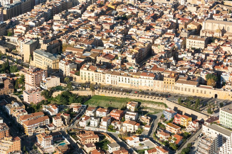 TGNAjuntament's tweet photo. ESPAIS VERDS | 🌱 La Comissió de Patrimoni de la Generalitat ha aprovat el projecte de rehabilitació del baluard de Sant Climent.

👉 El projecte presentat té la voluntat d’arranjar aquest monument i la zona on està ubicat. 

ℹ️ https://t.co/CqXSIFF8Gj

📸 Marc Colilla https://t.co/EgiYtNngCI
