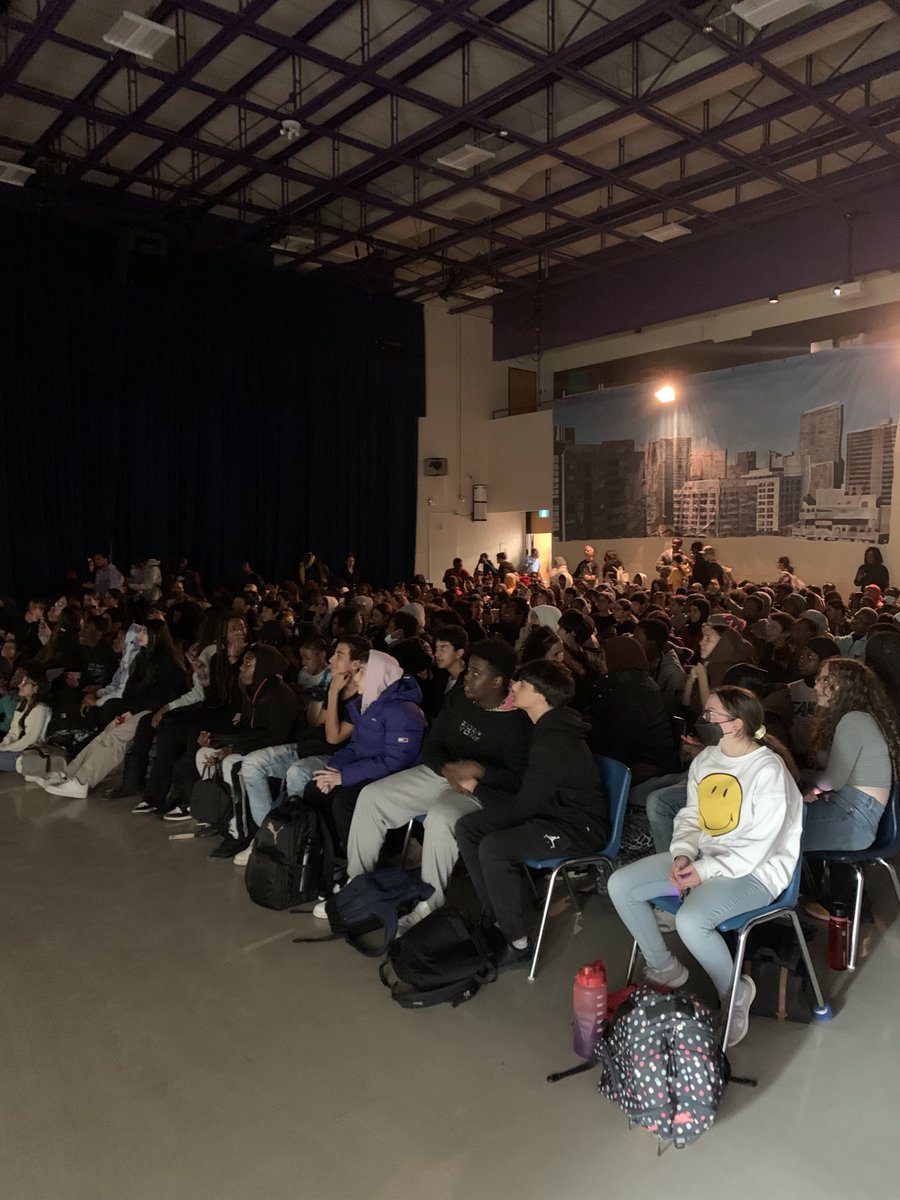 C’est l’effervescence ⁦<a href="/ESEtienneBrule/">ÉS Étienne-Brûlé</a>⁩ pour la retransmission du match du Canada