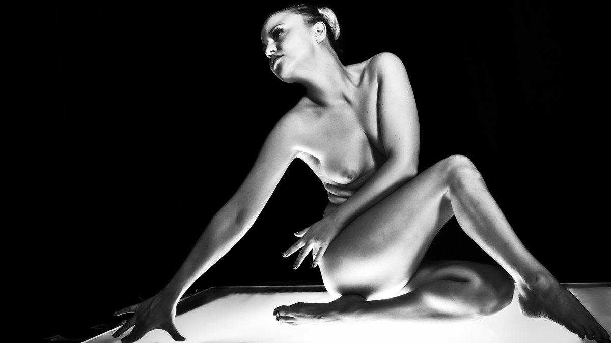 mdarkbyte's tweet image. Noch gar kein neues Foto gepostet, dafür gibt es jetzt was für Freunde des weiblichen Körpers. In Schwarz-weiß 🥰
Hoffe euch gefällts! Mehr Fotos von mir &amp;gt; link im Profil.
danke @fctch3ck1 💓
#blackandwhitephotography #body #lighttable
#modeling #sensual #ThePhotoHour #womansart