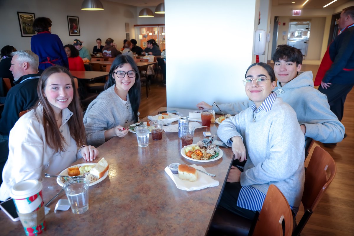 NLU Leadership and <a href="/KendallCollege/">Kendall College at NLU</a> students held a special Thanksgiving Feast to say "Thank You" to our community! 🍗🍁