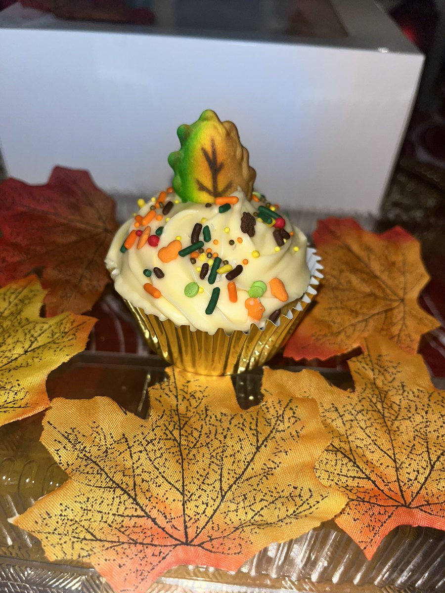 MassAdventurer's tweet photo. The perfect way to celebrate the holidays is with sweets! Check out these Thanksgiving sweets I received from a local baker in Springfield MA #shoplocal #SmallBusiness #thanksgiving #desserts 

Check out this local baker here https://t.co/2y9B91h9Rm https://t.co/dapPrwM20t
