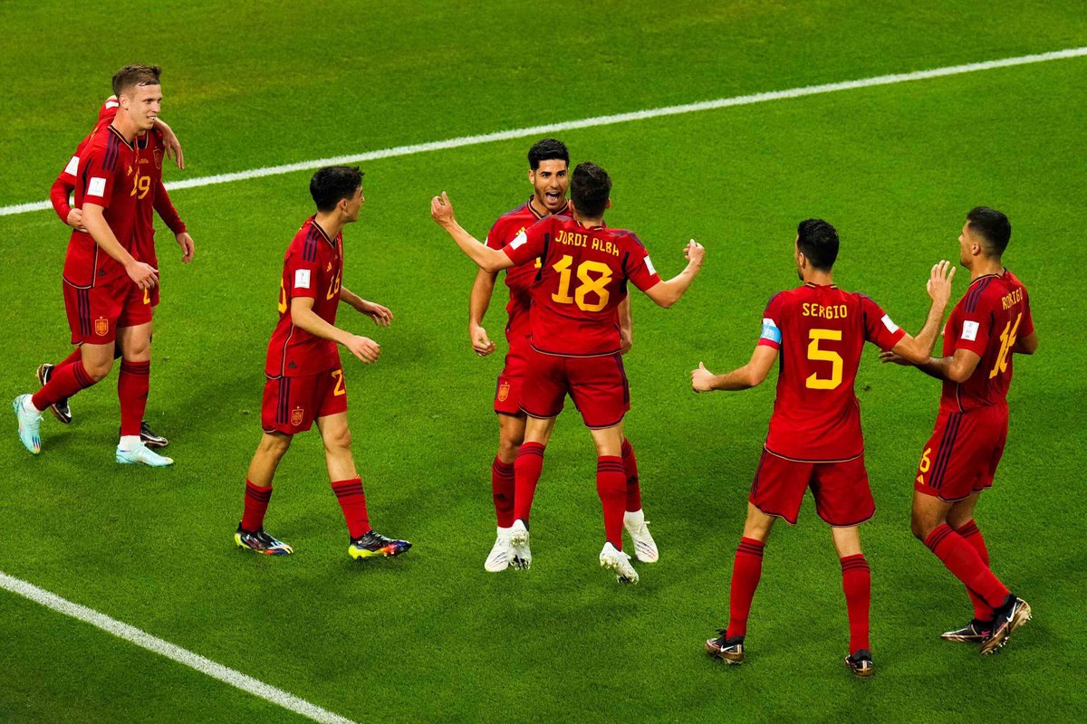Buena equipooo, gran manera de comenzar! 👏🏼 Una victoria importante para seguir encarando con la misma fuerza cada partido. #VamosEspaña!! 👍🏼🇪🇸 #Catar2022