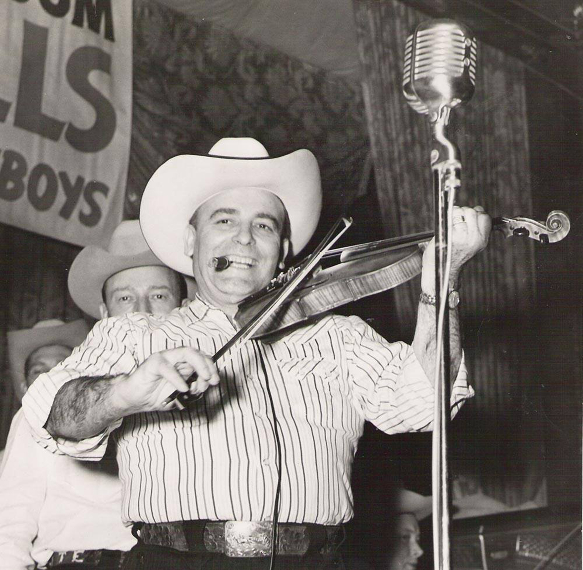 TracesofTexas's tweet image. When Dallas millionaire O.L. Nelms built a honky tonk for Bob Wills &amp;amp; band at 216 Corinth Street, he had 1700 silver dollars inlaid into the bar and built indoor stalls for horses.  Wills himself sometimes rode his horse, which wore special rubber boots, onto the concrete floor.