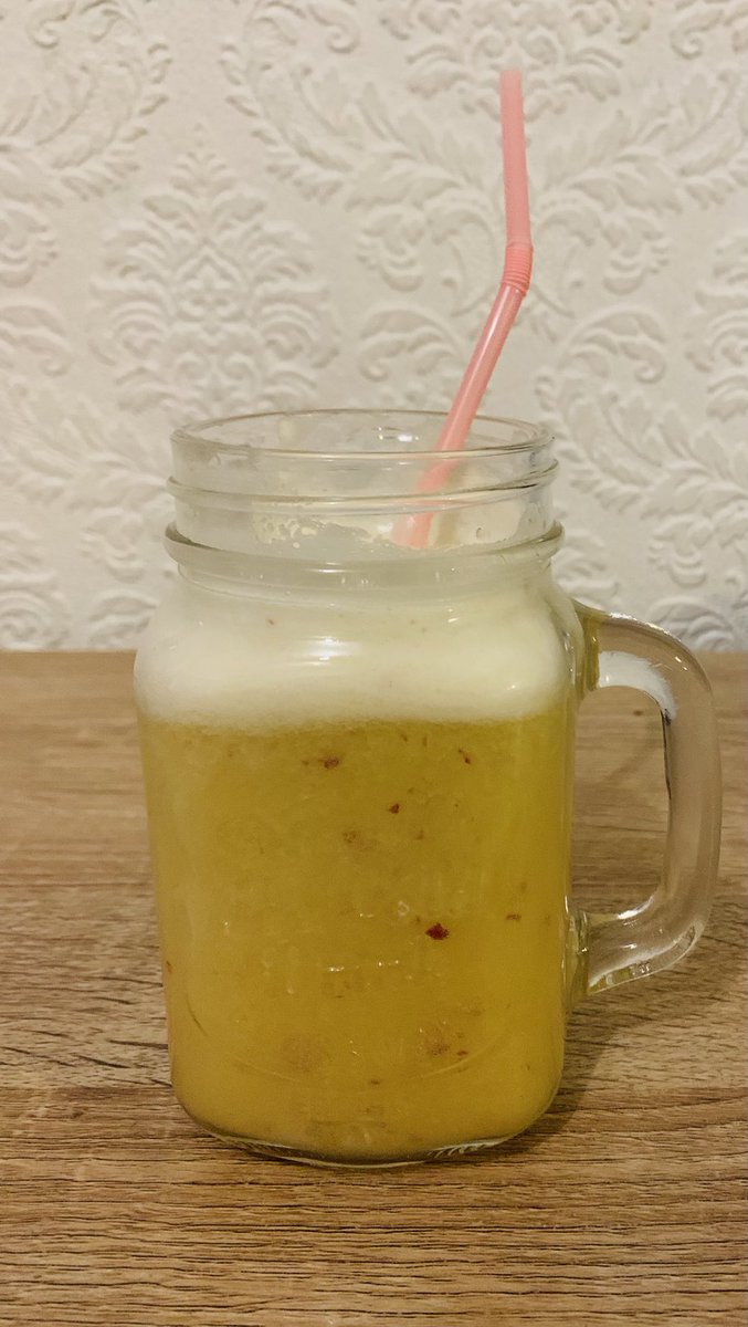 gursimrank5's tweet photo. Delicious apple and pineapple fruit smoothie for breakfast!!🧋🍍🍎 #smoothie #breaksfast #healthy https://t.co/vNPFKdrmZ3