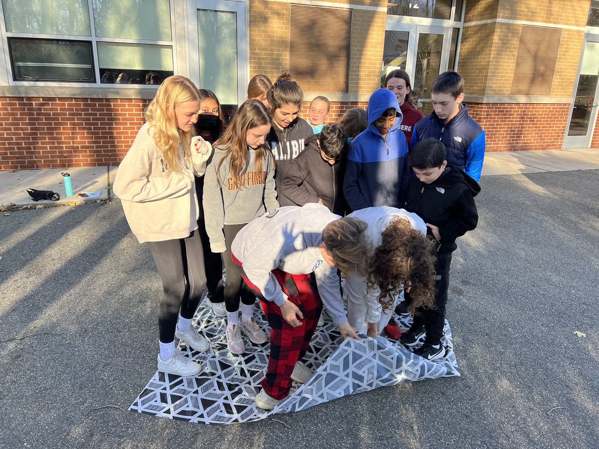 CounselingWrms's tweet photo. A fun filled day of problem solving and working together! During Advisory Happy Day our students enjoyed a day of “Social Emotional Learning”! Happy Thanksgiving! We’re thankful for our students &amp; staff! https://t.co/7yzE5by2m9