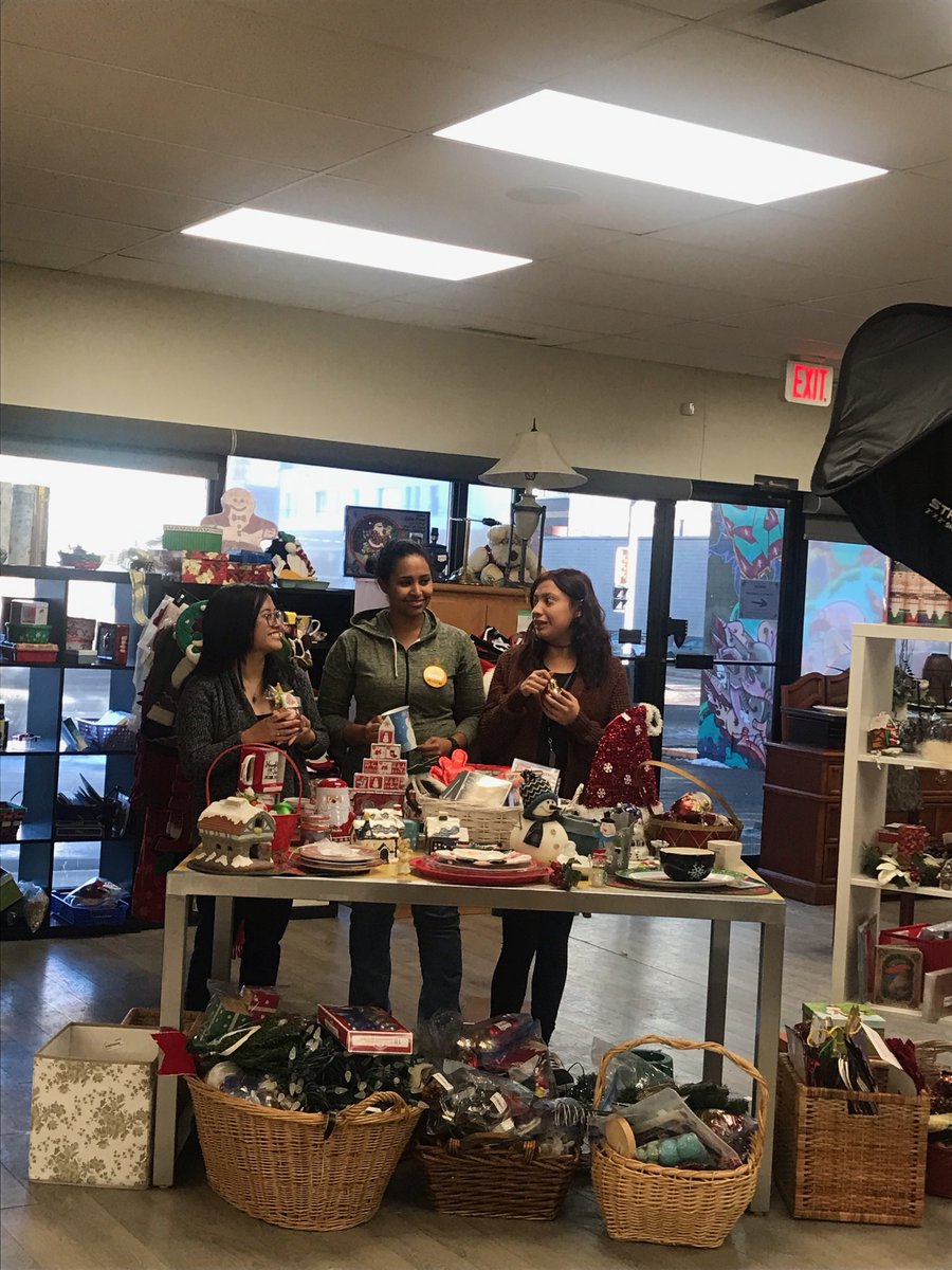 BTS of our Christmas Fund story with <a href="/calgaryherald/">Calgary Herald</a>! Be sure to keep an eye out for our story!
#yyc #calgary #yycnonprofit #yycharity