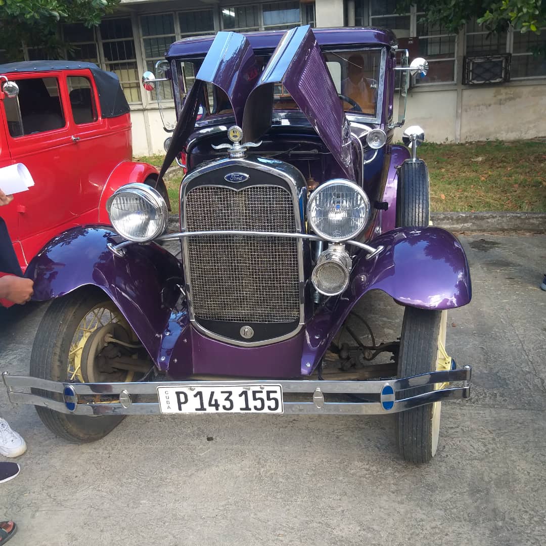 CujaeRedSocial's tweet photo. Exposición de autos clásicos en nuestra #Cujae. Durante la realización de la jornada científica de @MecanicaCujae y la celebración de la jornada de #SeguridadVial en #Cuba 

"Por una conducta vial responsable"
"En la vida conocer es precaver" 

@AlmaCujae @MitransCuba https://t.co/KAP2YfgJfc
