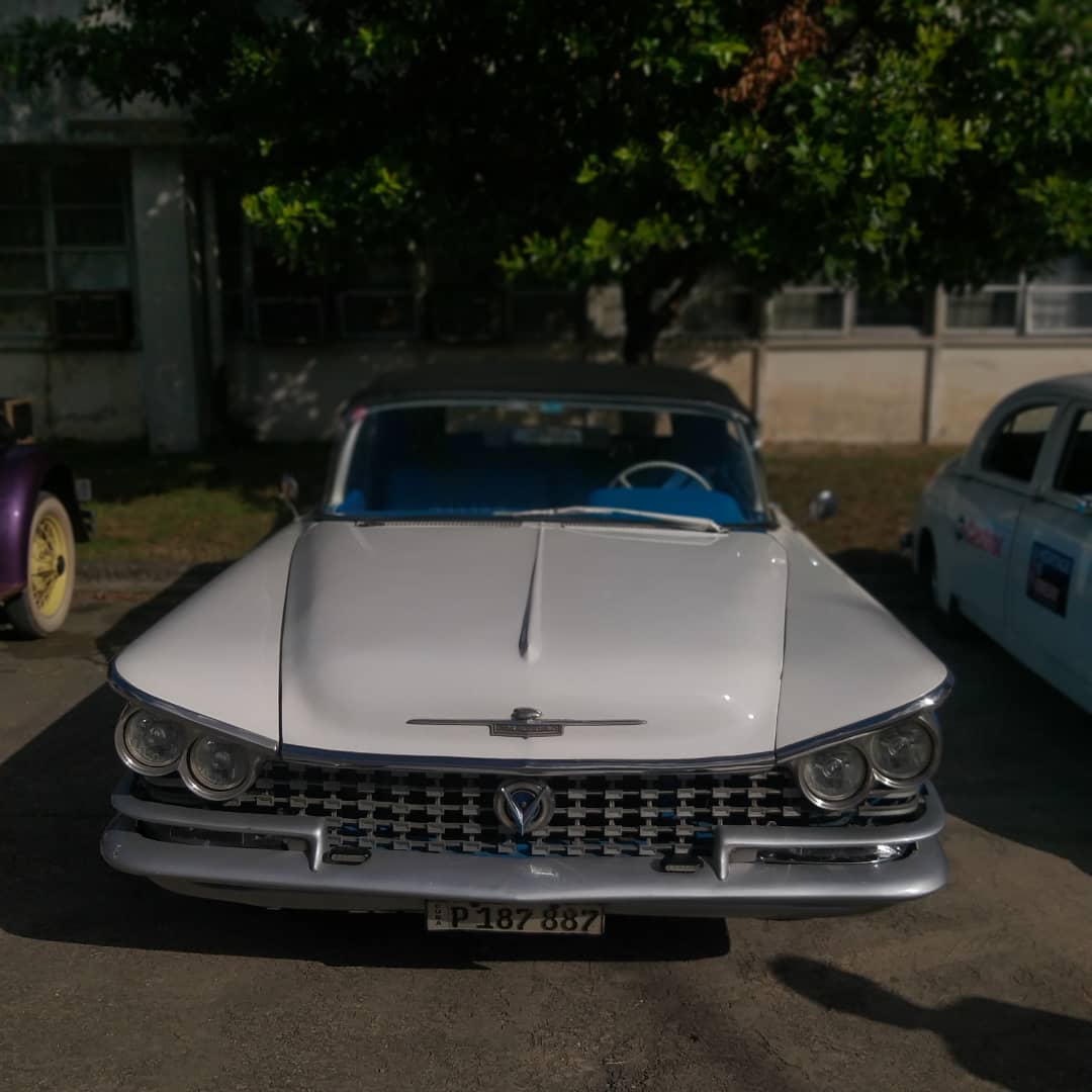 CujaeRedSocial's tweet photo. Exposición de autos clásicos en nuestra #Cujae. Durante la realización de la jornada científica de @MecanicaCujae y la celebración de la jornada de #SeguridadVial en #Cuba 

"Por una conducta vial responsable"
"En la vida conocer es precaver" 

@AlmaCujae @MitransCuba https://t.co/KAP2YfgJfc