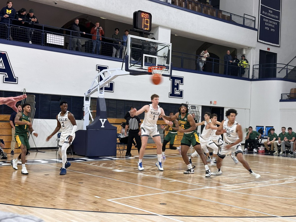 KaminskiMed's tweet photo. Yesterday, a fun college Basketball game and a (very, very) convincing @YaleMBasketball victory. Love seeing this team stay great every year! 
0f course seeing it with the College student who’s now home for #Thanksgiving2022 was even better! 
#grateful #LetsGoYale https://t.co/VC28ZOPe4W